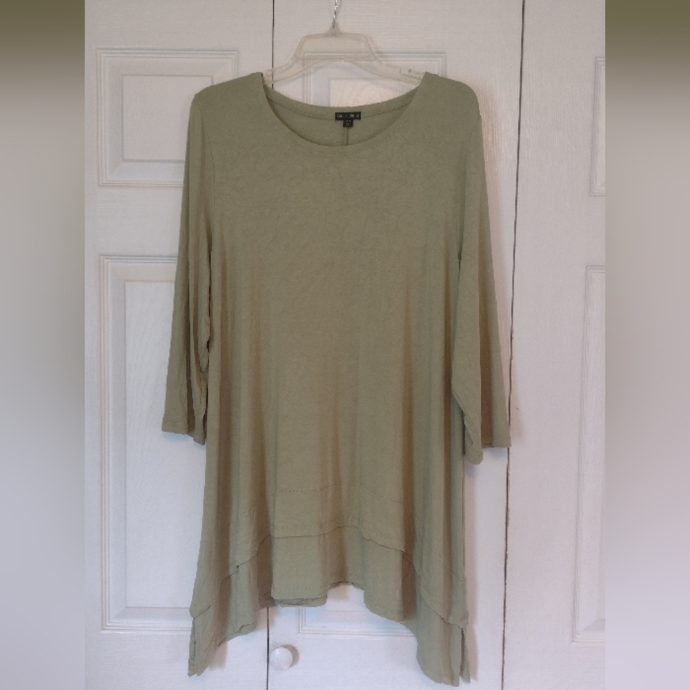 Coco +Carmen Women's Olive Green Double Layer Tunic